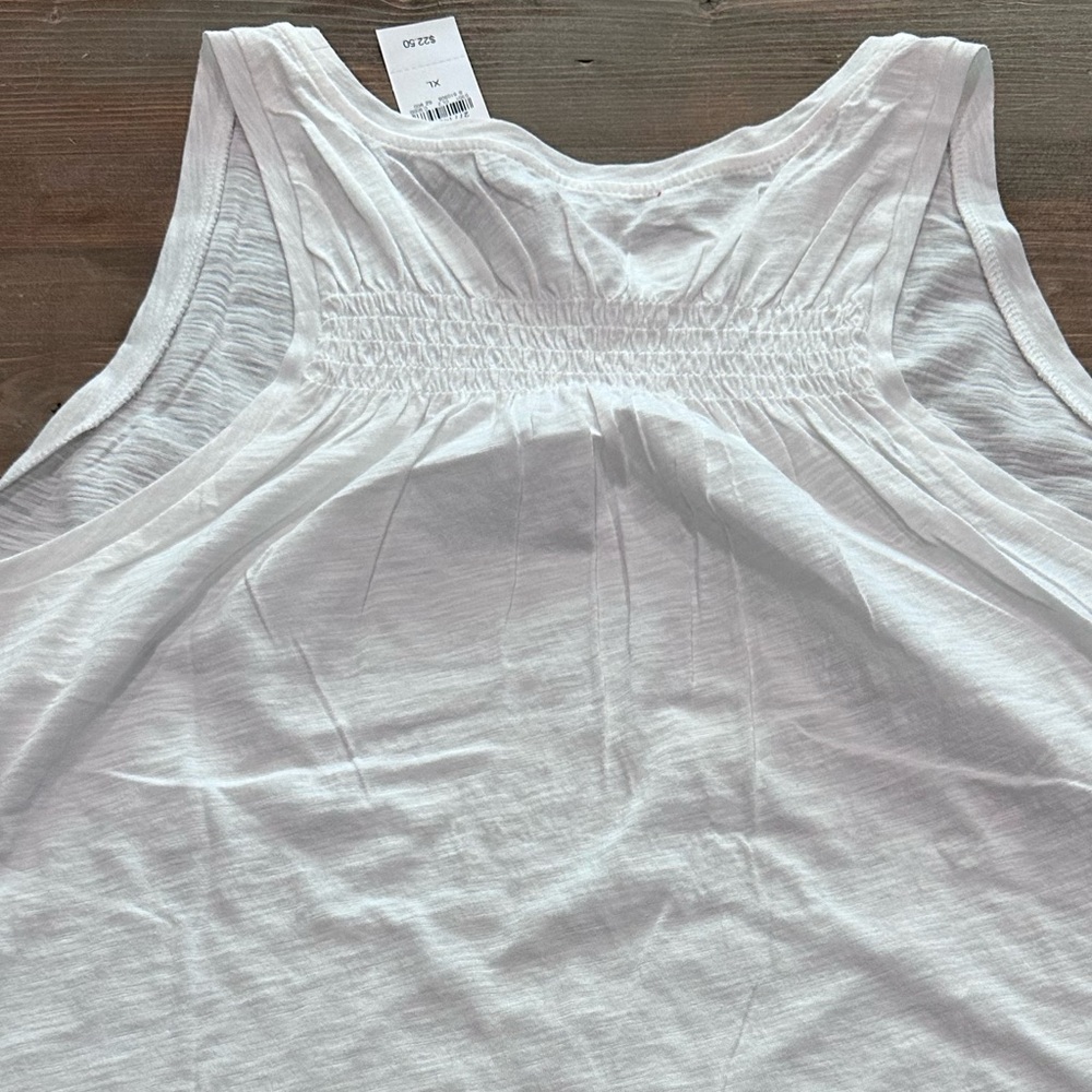 White tank top - Picture 2 of 3